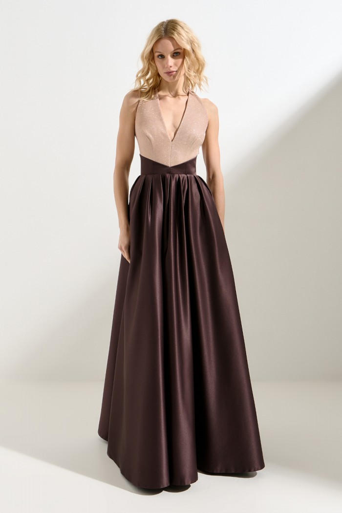 ГЛАВНАЯ РОЛЬ - Шоколадное длинное платье из атласа с открытыми плечами и карманами | Paulain