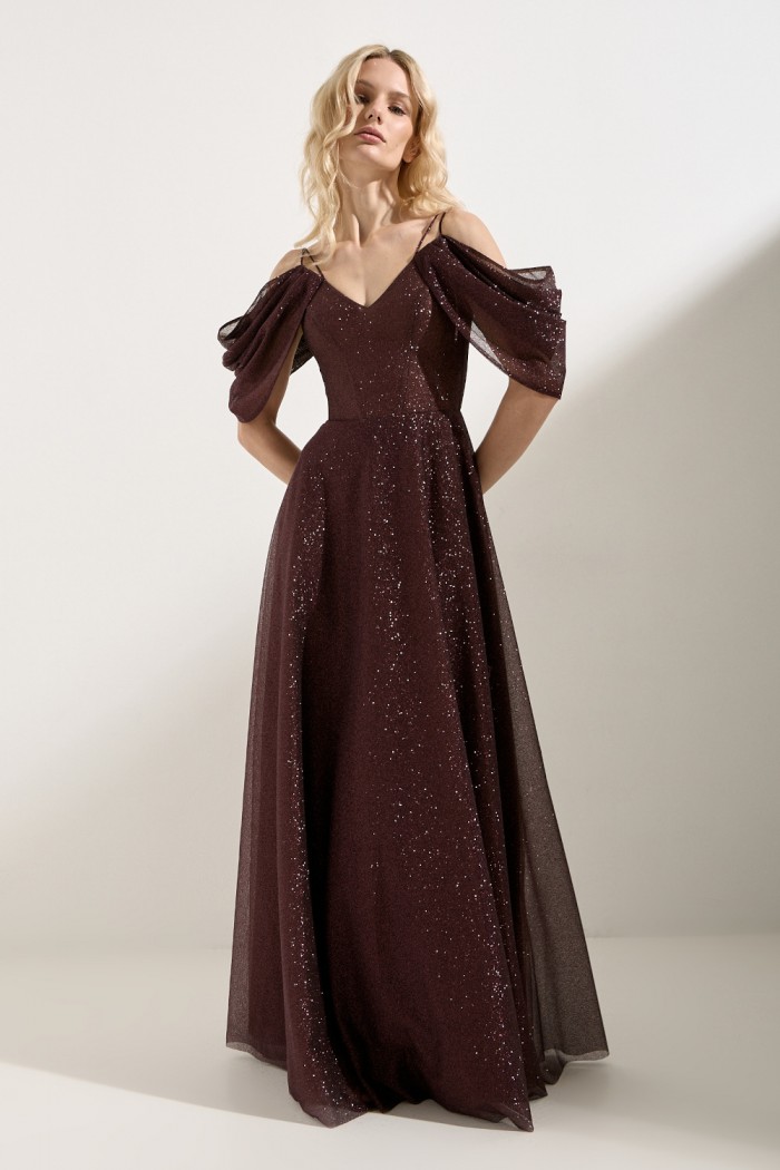 МЕЙМИ МАКСИ - Вечернее платье в пол на бретелях со спущенным рукавом на замке шоколадного оттенка | Paulain