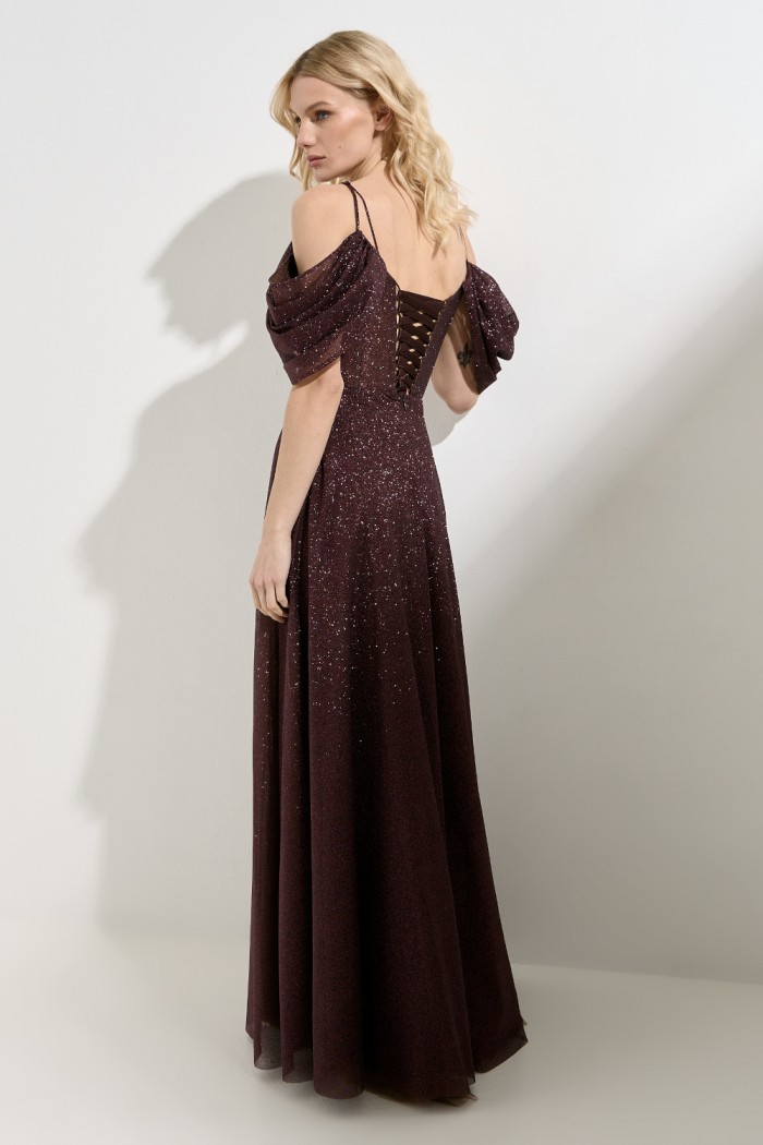 МЕЙМИ МАКСИ - Вечернее платье в пол на бретелях со спущенным рукавом на замке шоколадного оттенка | Paulain