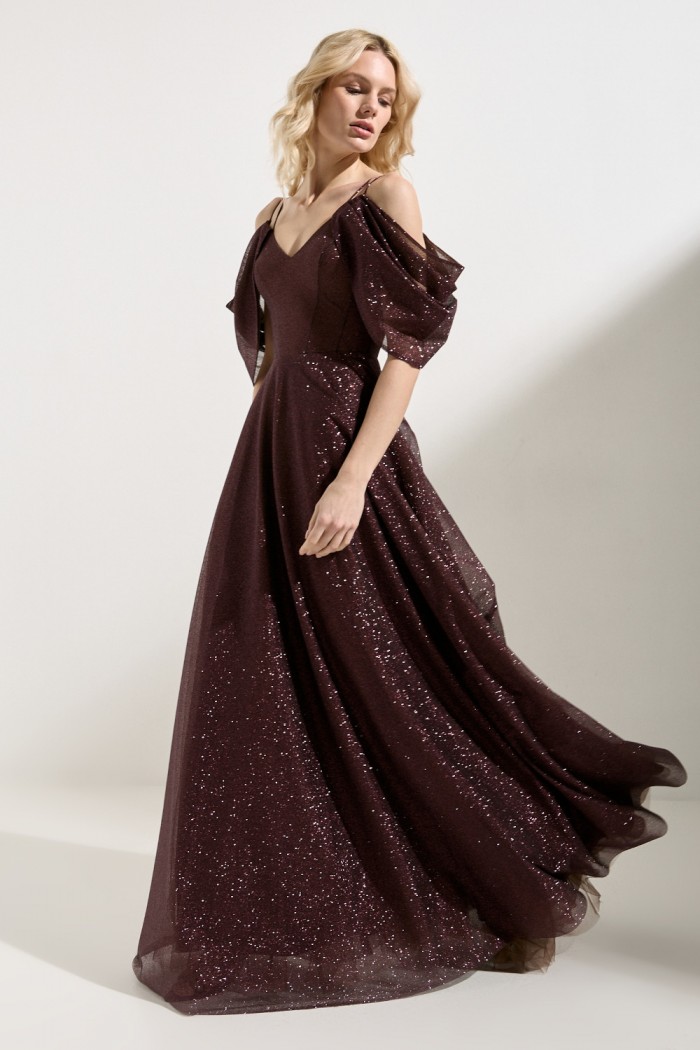 МЕЙМИ МАКСИ - Вечернее платье в пол на бретелях со спущенным рукавом на замке шоколадного оттенка | Paulain