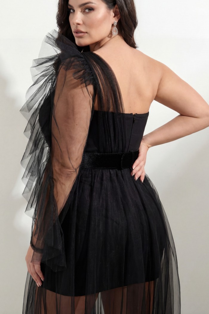 НОЧНОЙ МОТЫЛЁК - Вечернее черное платье большого размера с разрезом по ноге и съемным рукавом | Paulain