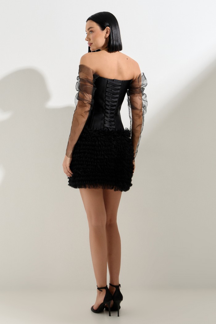 СИГМА - Оригинальное черное платье мини длины с пышной юбкой и спущенным рукавом | Paulain