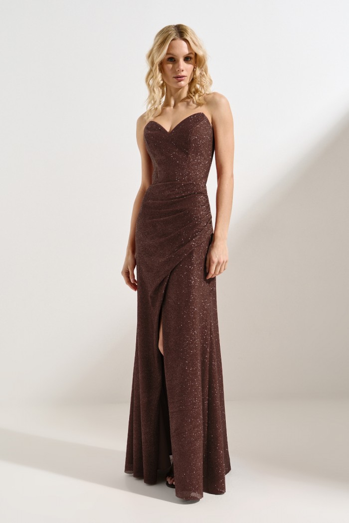 Элегантное блестящее платье по фигуре на корсете с открытыми плечами шоколадного оттенка - ЗВЕЗДА ВЕЧЕРИНКИ | Paulain
