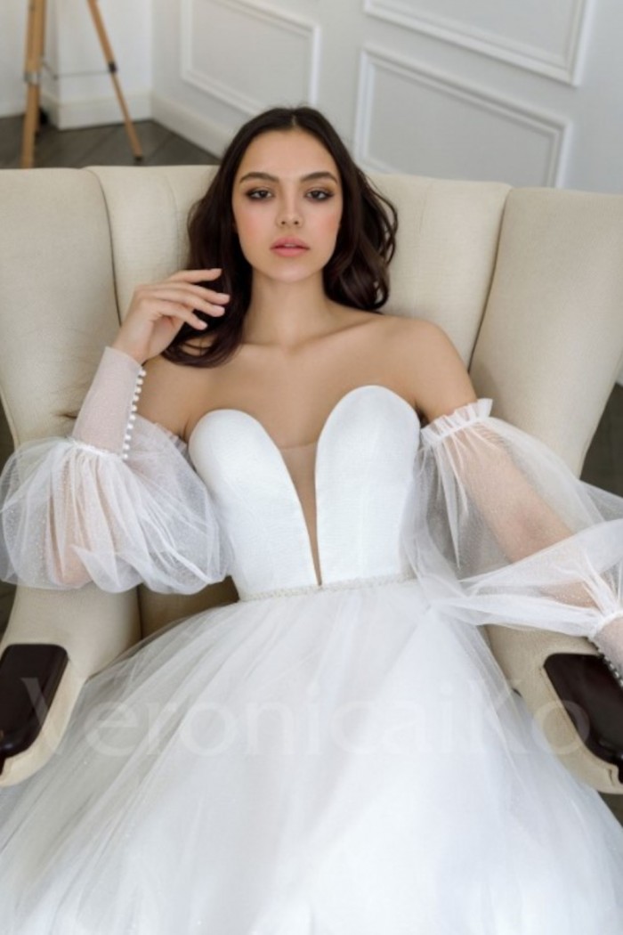 SV 426 - Свадебное платье А-силуэта с объемными блестящими рукавами на манжетах | Paulain
