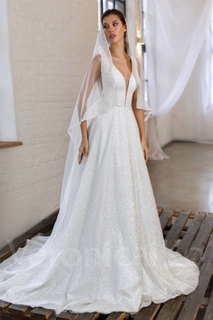 Свадебное глиттерное платье А-силуэта с глубоким вырезом и шлейфом - SV 405 | Paulain
