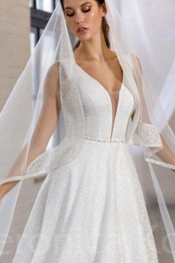 SV 405 - Свадебное глиттерное платье А-силуэта с глубоким вырезом и шлейфом | Paulain