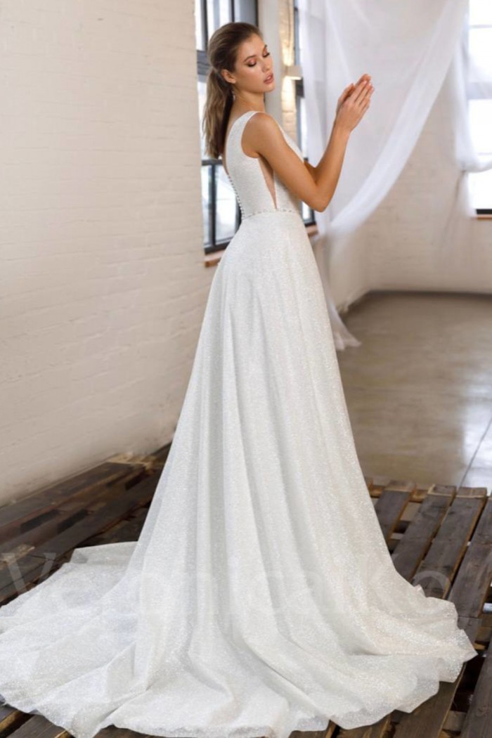 SV 405 - Свадебное глиттерное платье А-силуэта с глубоким вырезом и шлейфом | Paulain