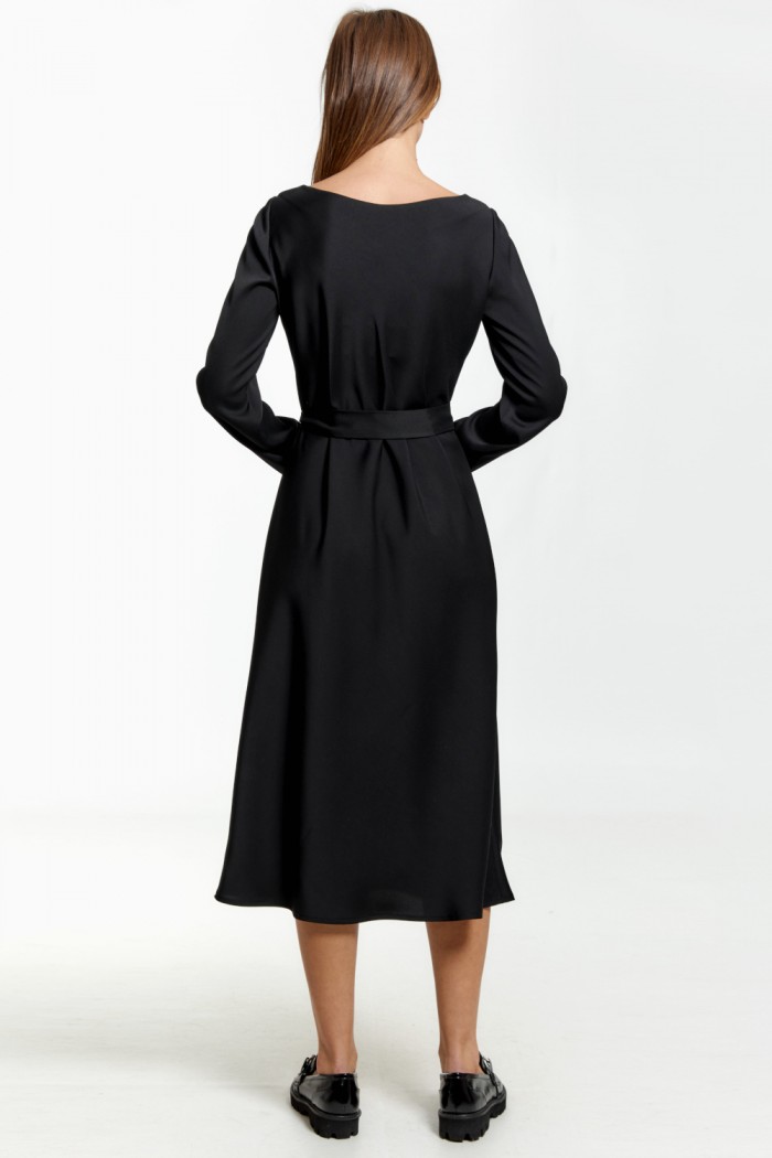 5-2867-4 - Черное платье длины миди с длинным рукавом и поясом | Paulain