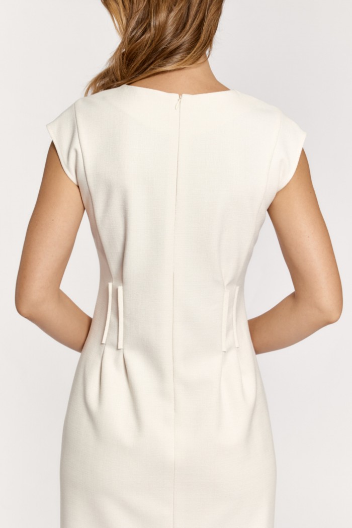 ПЛАТЬЕ 5620-28 - Короткое платье миди длины молочного цвета с коротким рукавом | Paulain