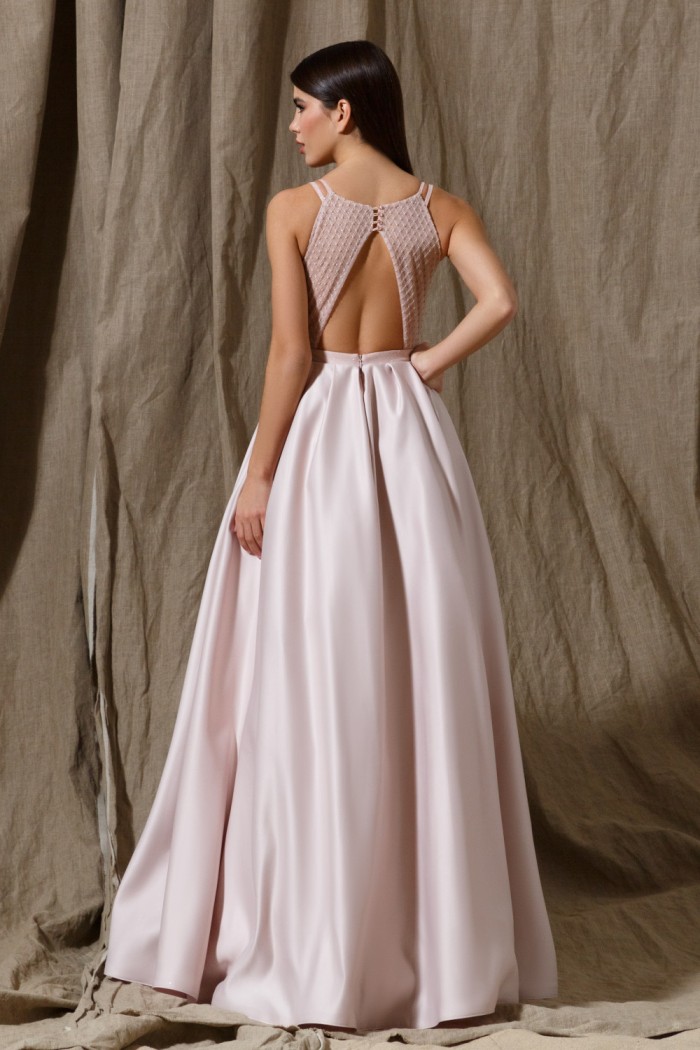 ИНГЕ - Изящное атласное платье с вырезом на спине и юбкой с карманами | Paulain