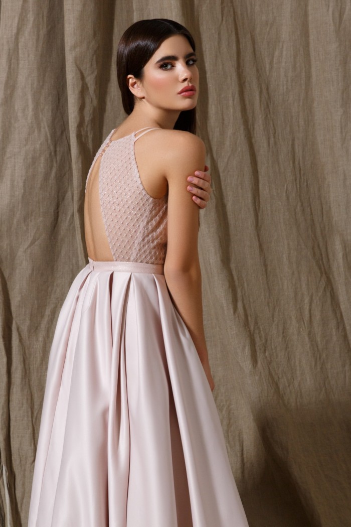 ИНГЕ - Изящное атласное платье с вырезом на спине и юбкой с карманами | Paulain