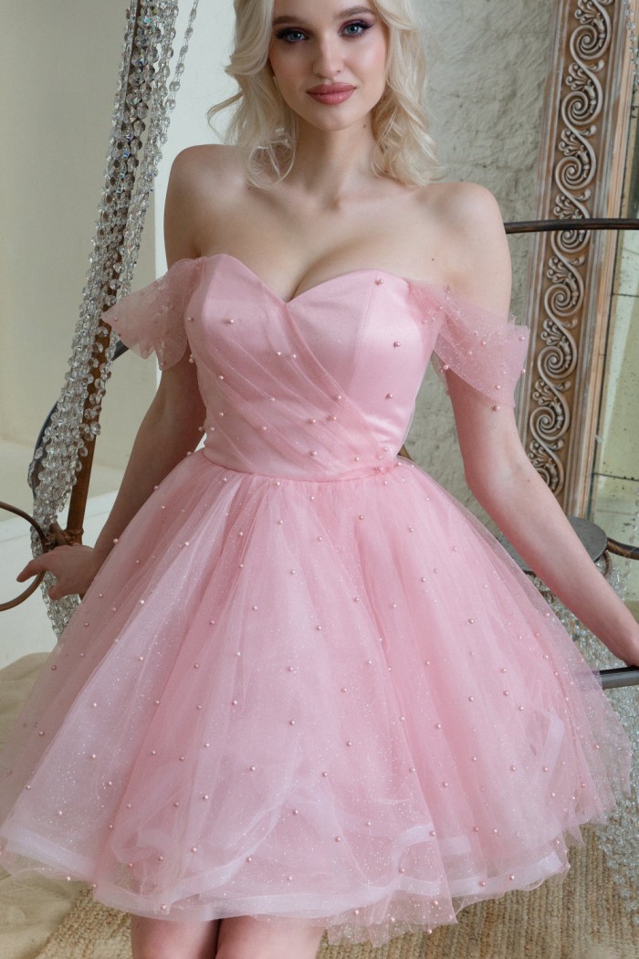 РОКСИ - Открытое платье розового цвета с короткой пышной юбкой | Paulain