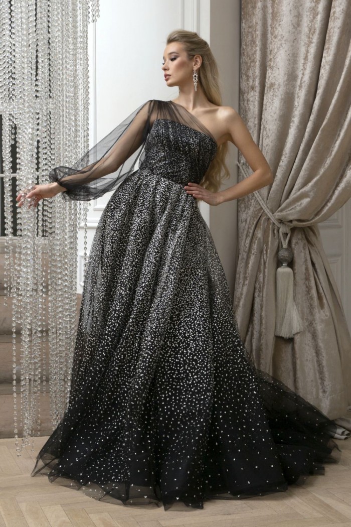 Роскошное вечернее платье с глиттерным градиентом, асимметричным рукавом и шлейфом - ДЕВА | Paulain