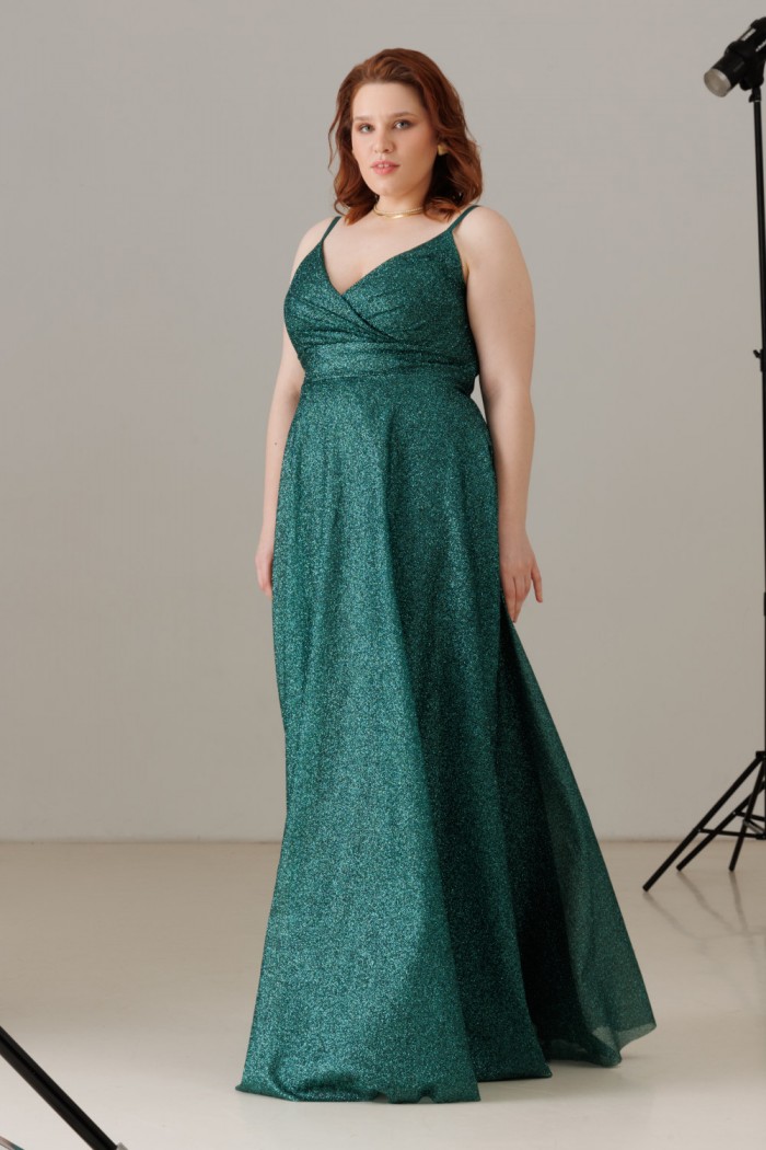 Зеленое блестящее платье в пол на бретелях с V-образным вырезом - ЗЕНА | Paulain