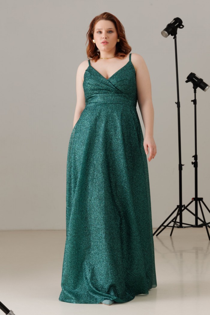 ЗЕНА - Зеленое блестящее платье в пол на бретелях с V-образным вырезом | Paulain