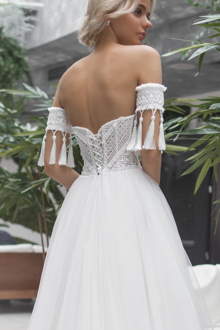 КАЛИПСО - Открытое пышное свадебное платье с корсетом в стиле бохо со шлейфом | Paulain