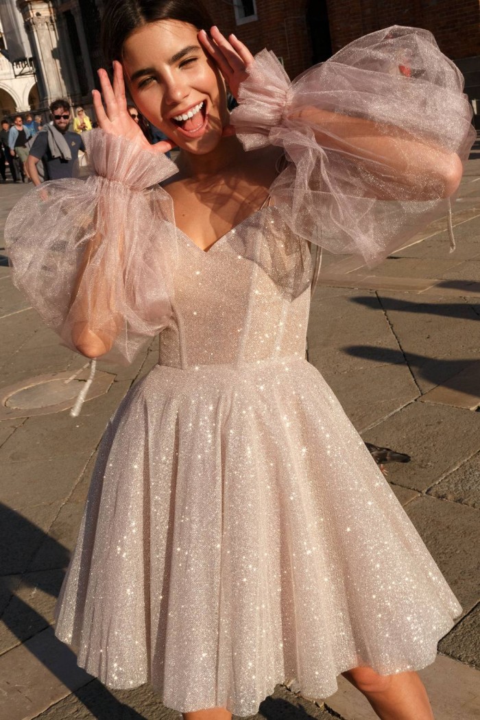 АНЖЕЛИКА - Короткое платье из блестящей ткани с пышной юбкой и объемными рукавами | Paulain