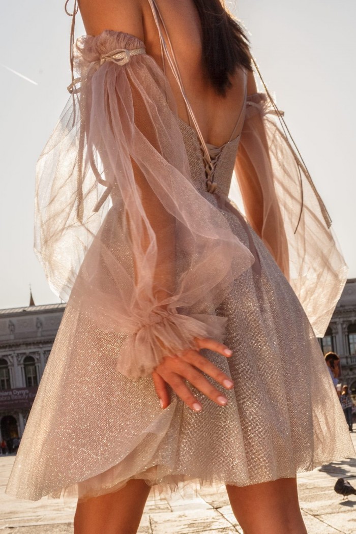 АНЖЕЛИКА - Короткое платье из блестящей ткани с пышной юбкой и объемными рукавами | Paulain