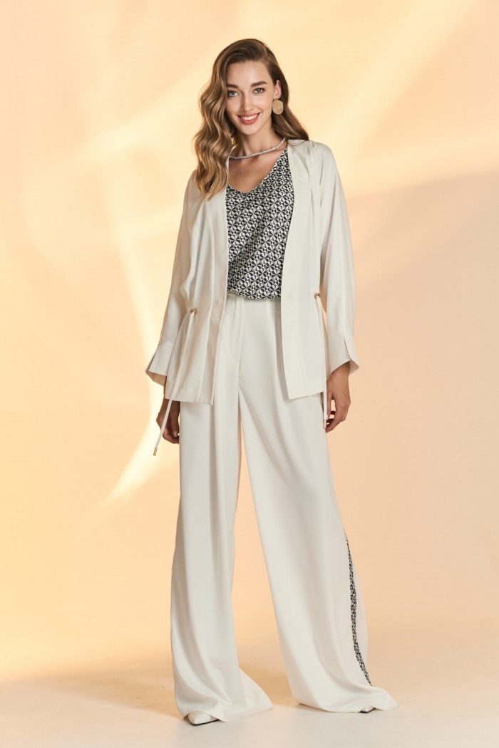 БЛУЗКА 1B2327 - Белая блузка-кимоно в стиле кэжуал с V-образным вырезом и длинным рукавом | Paulain